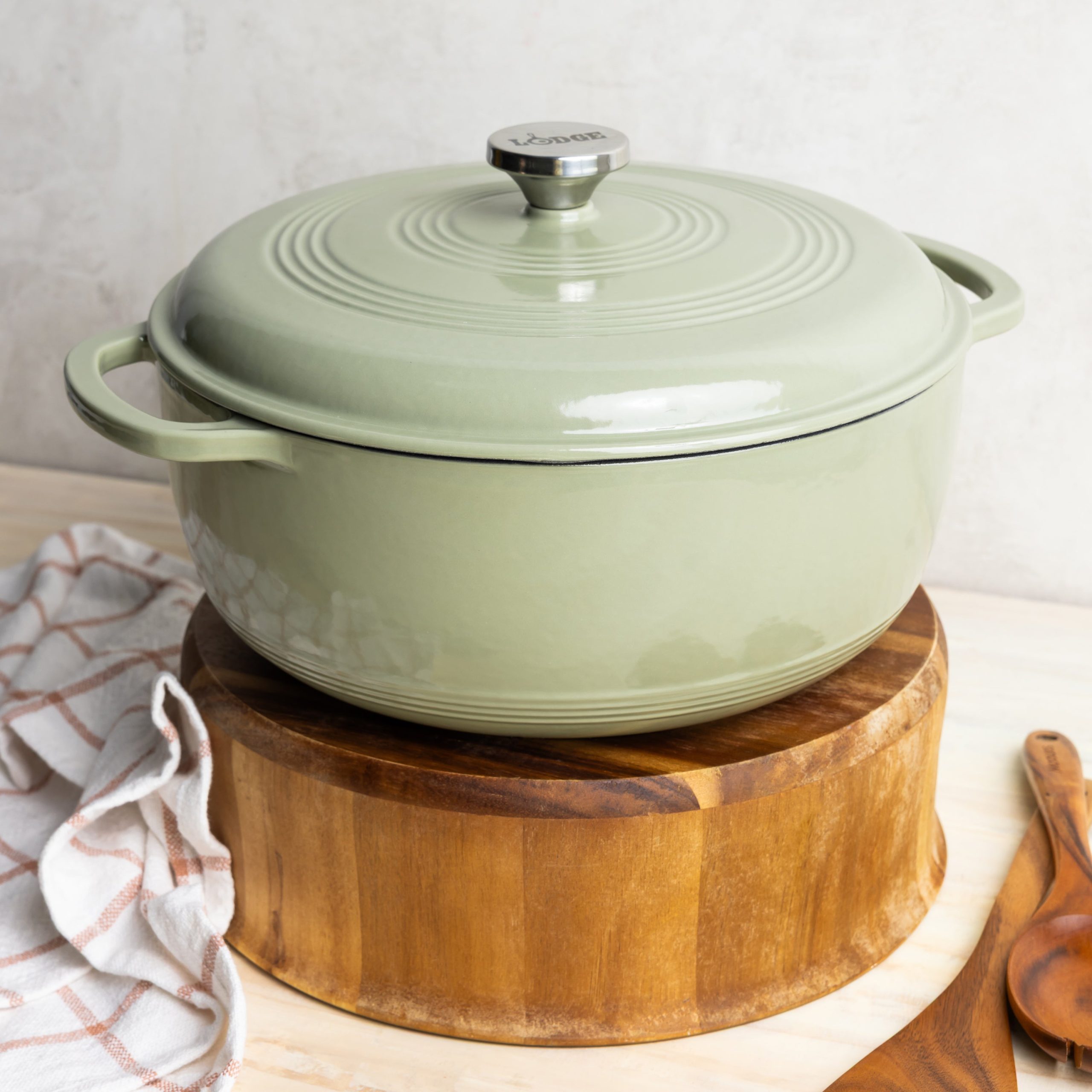 7.5 Quart Essential Enamel Dutch Oven - Image 6